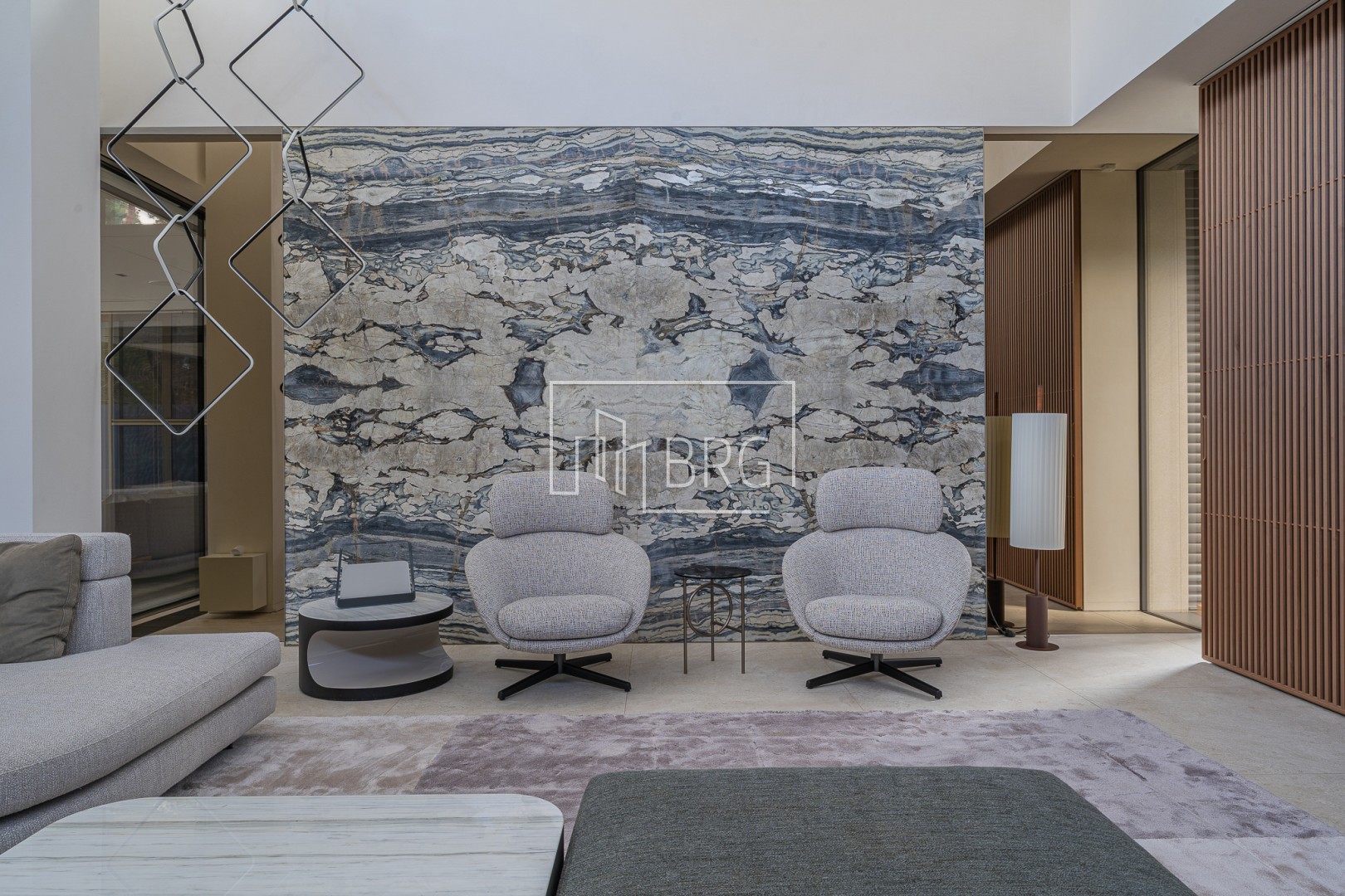 Дом 305м с бассейном Плюты Конча-Заспа. Киевская обл