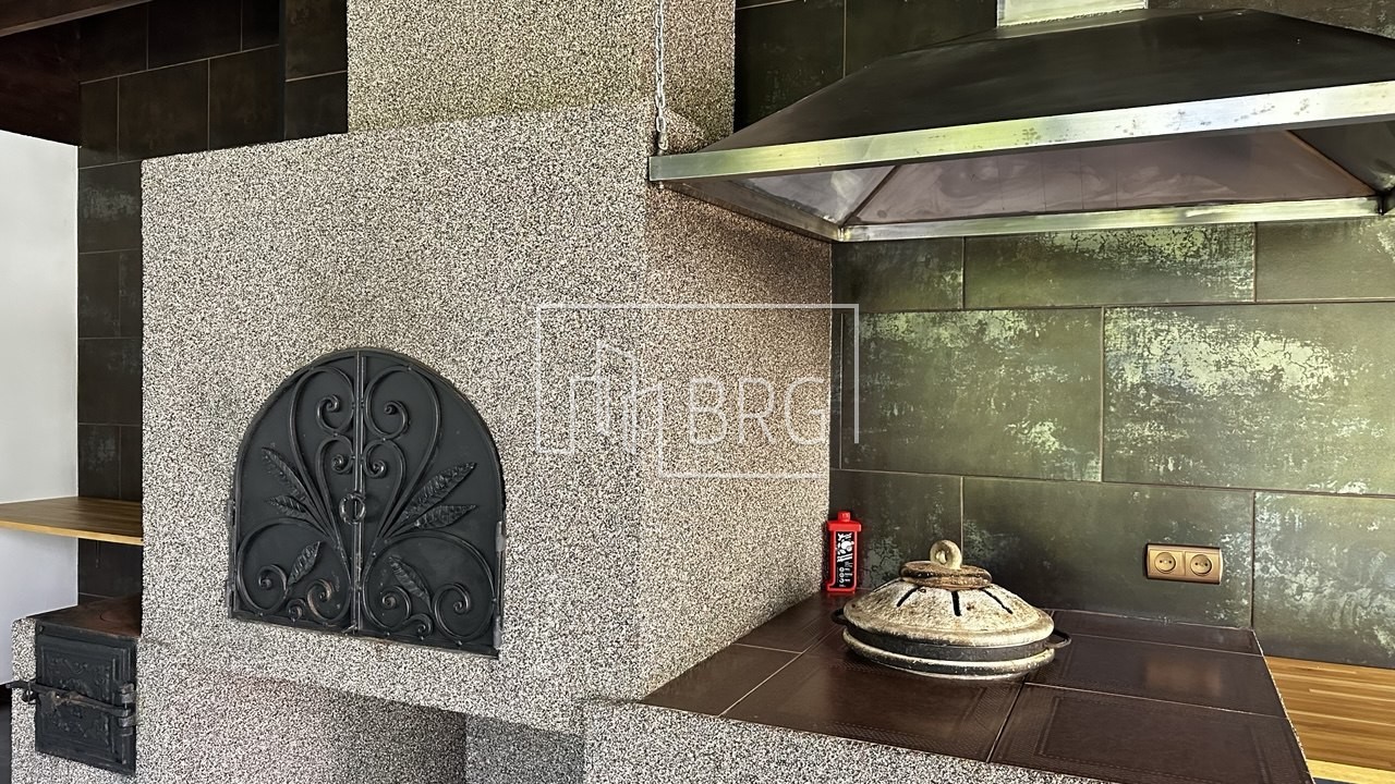Дом 397м КГ Днипрова хвыля с бассейном. Київська обл