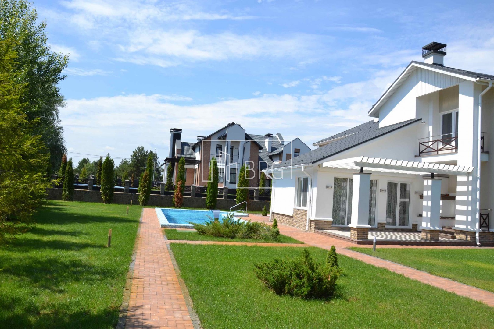 Дом 500м в КГ Днипрова хвыля Дамба. Киевская обл