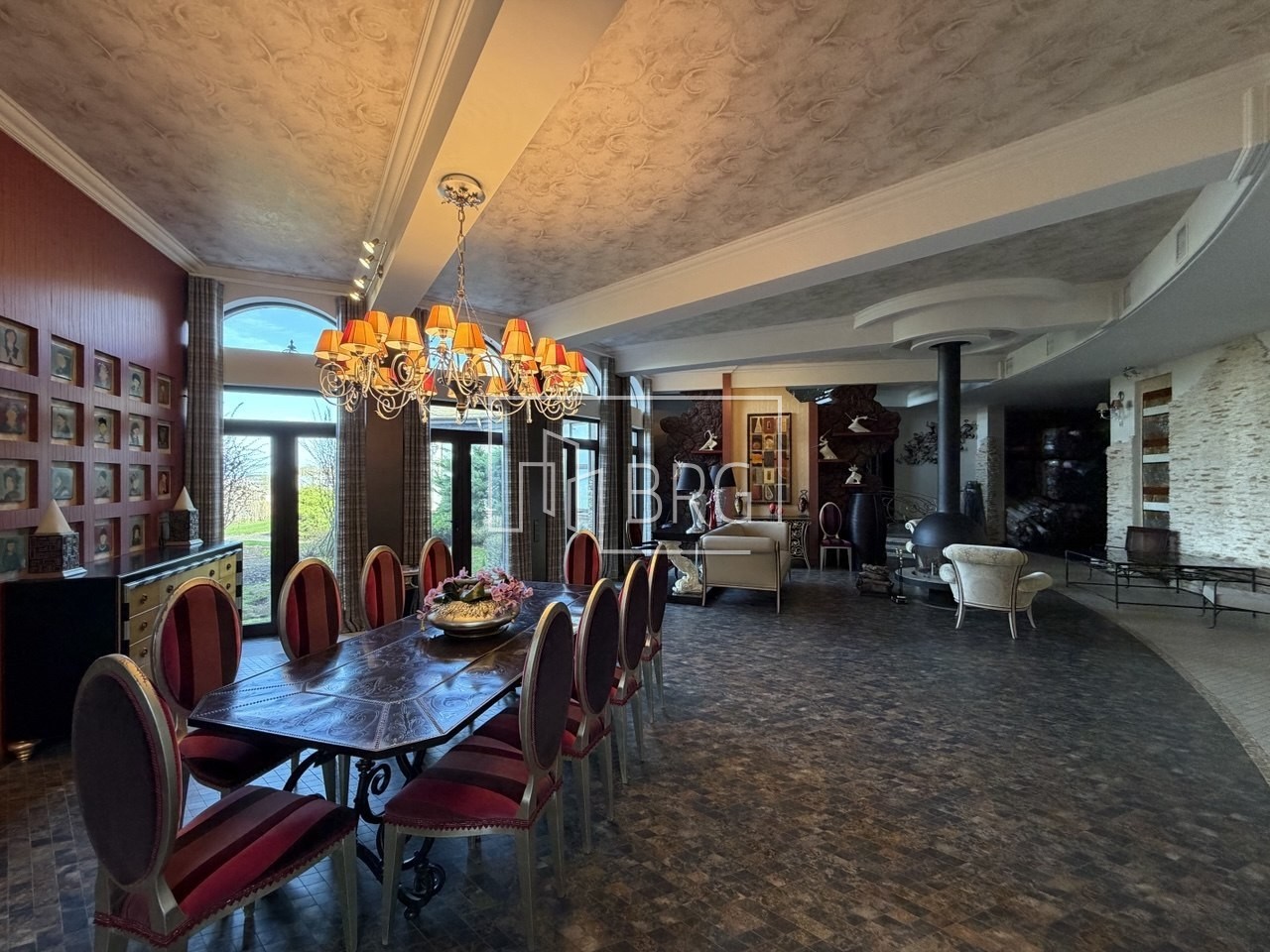 Дом 1500м КГ Тихая гавань с бассейном и выходом на Днепр. Київська обл