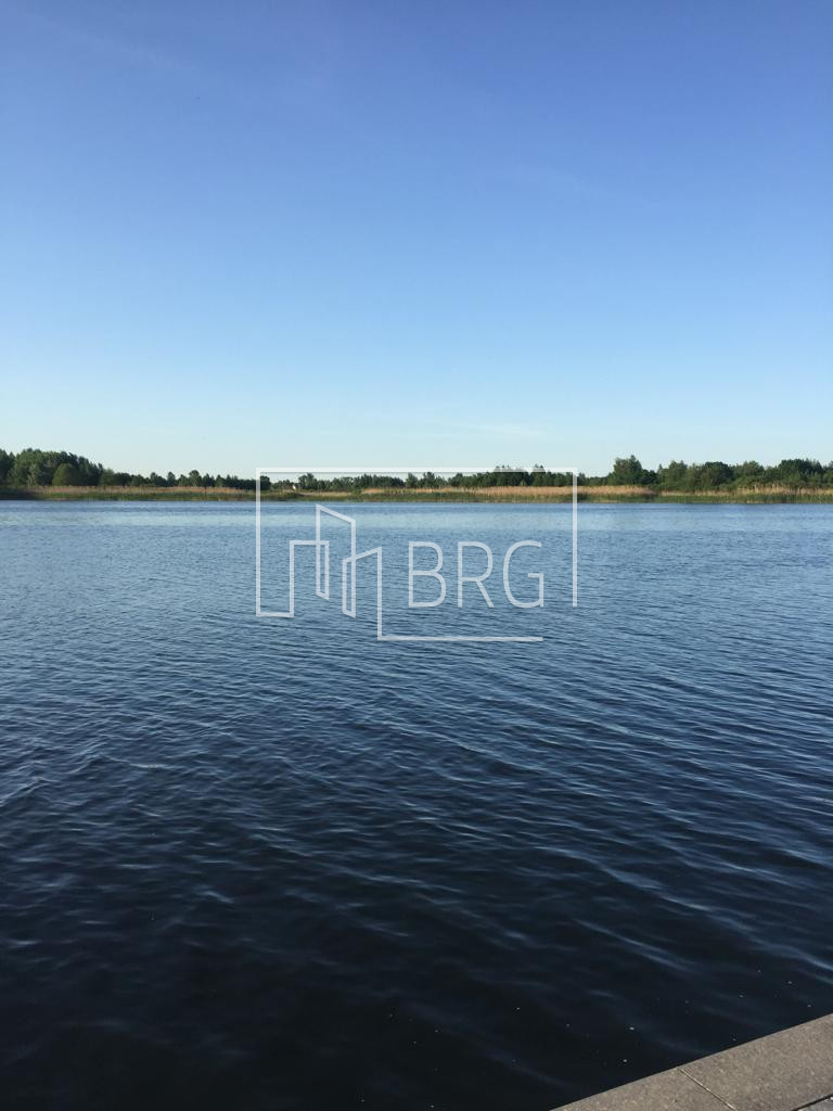 House 490m with access to the water in Plyuta. Kiev region