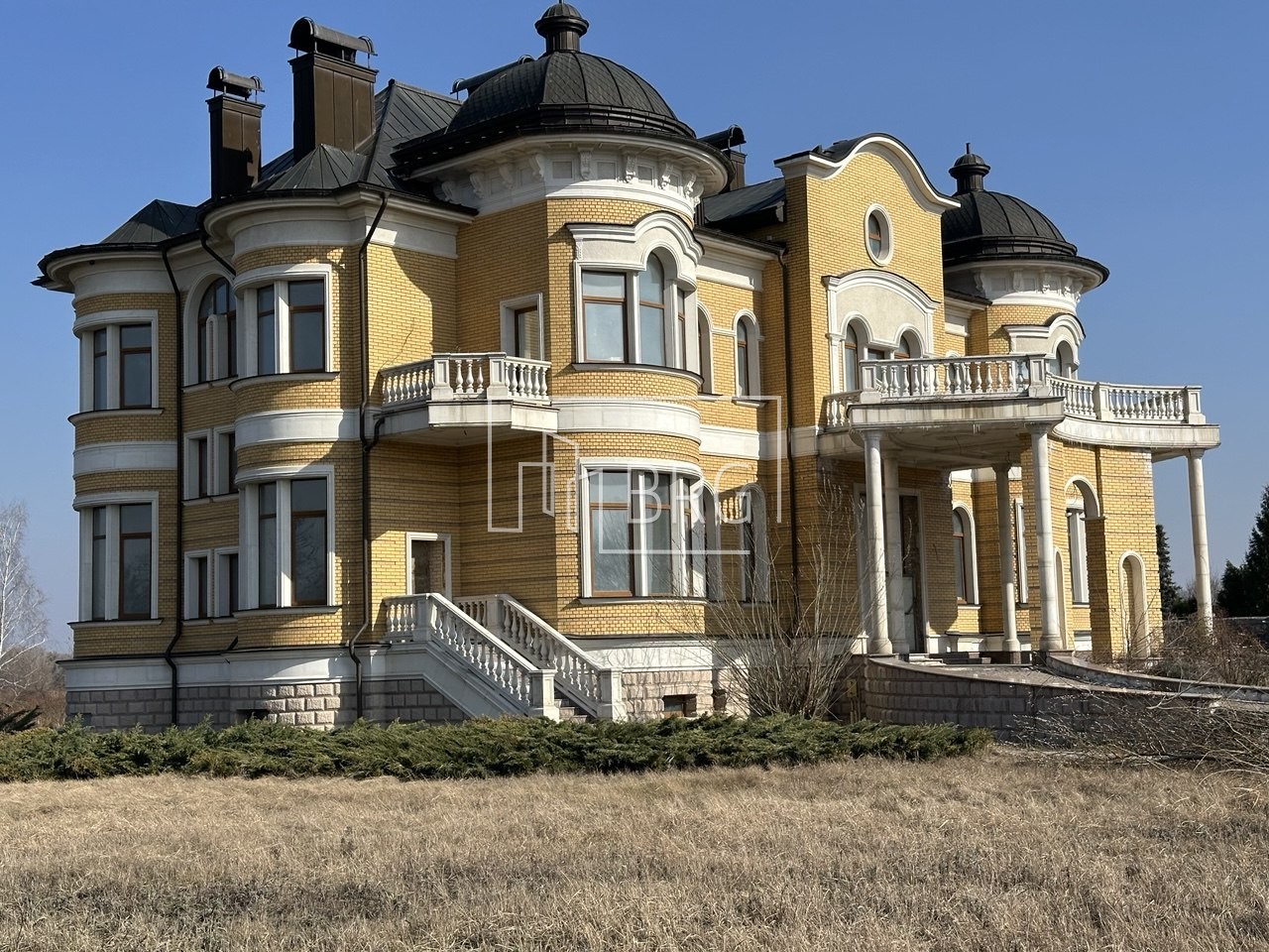 Особняк 1000м с выходом на Днепр коттеджный городок Дамба начало. Київська обл