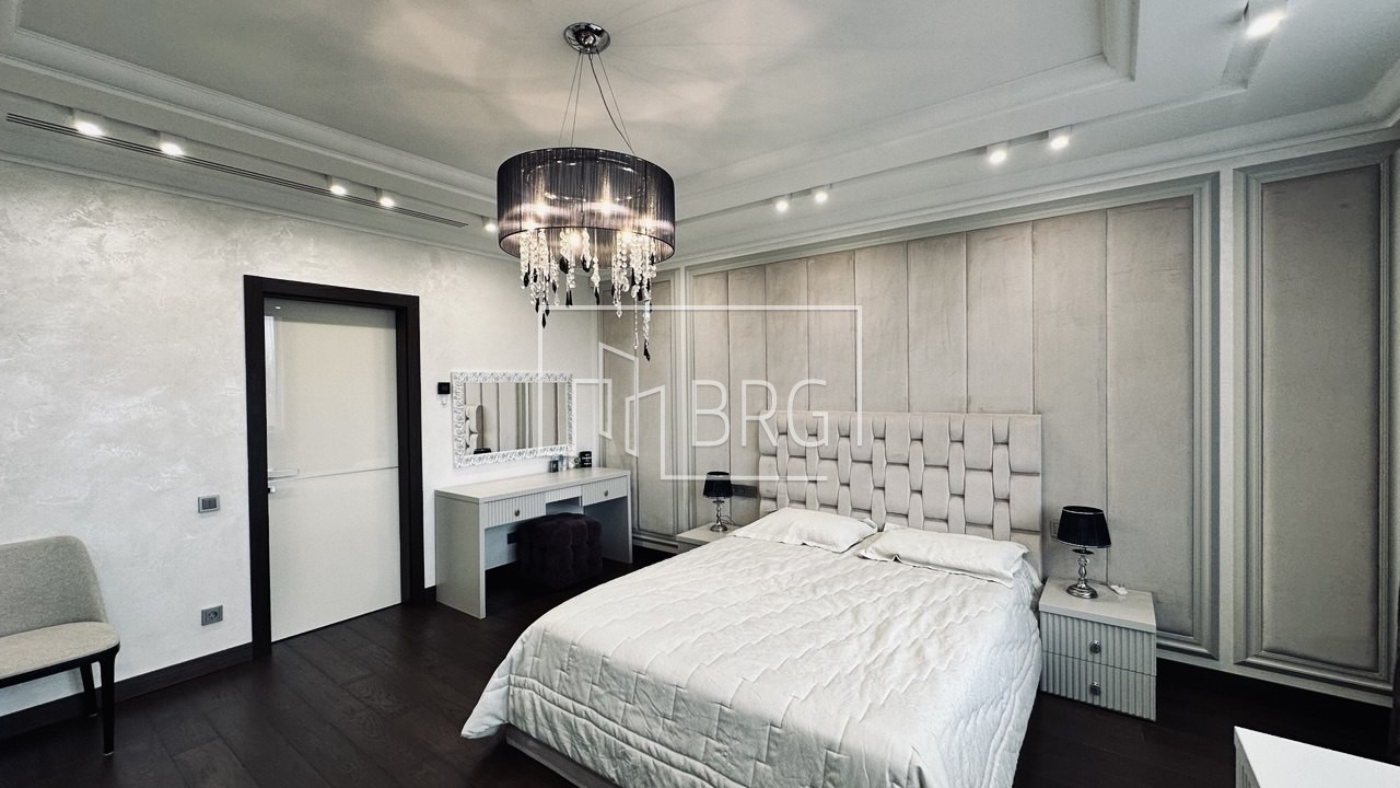 Современный дом 680м с бассейном в коттеджном городке Иванковичи. Київська обл