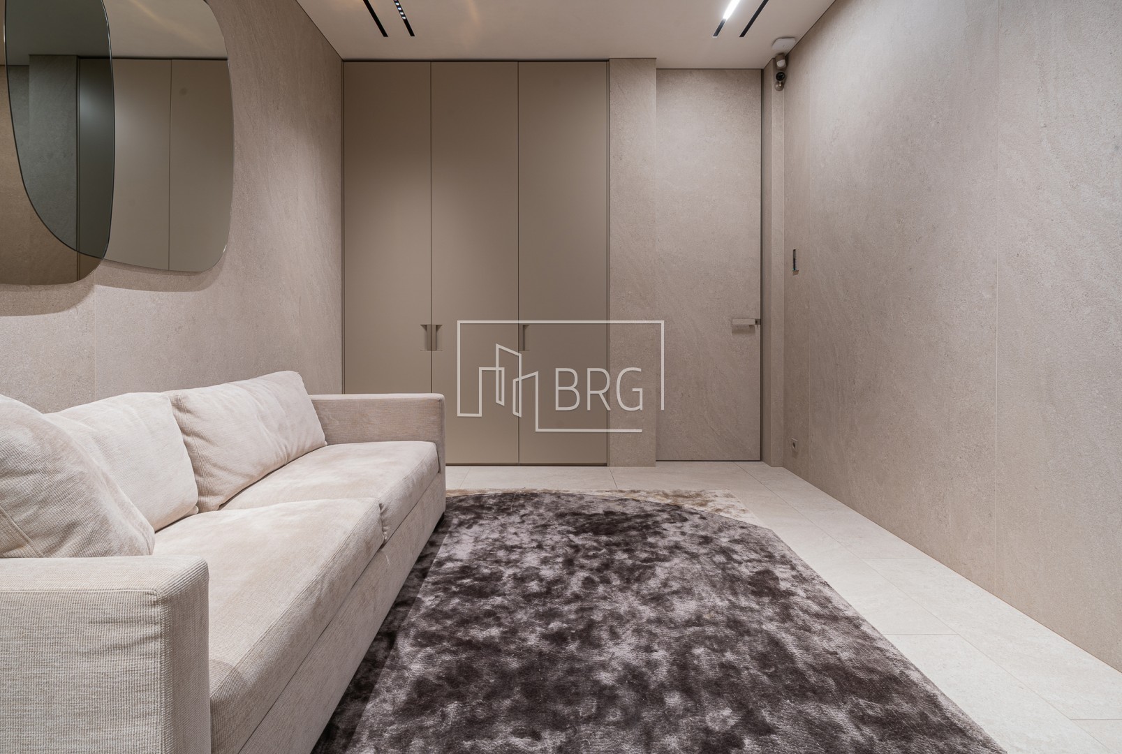 Дом 305м с бассейном Плюты Конча-Заспа. Киевская обл