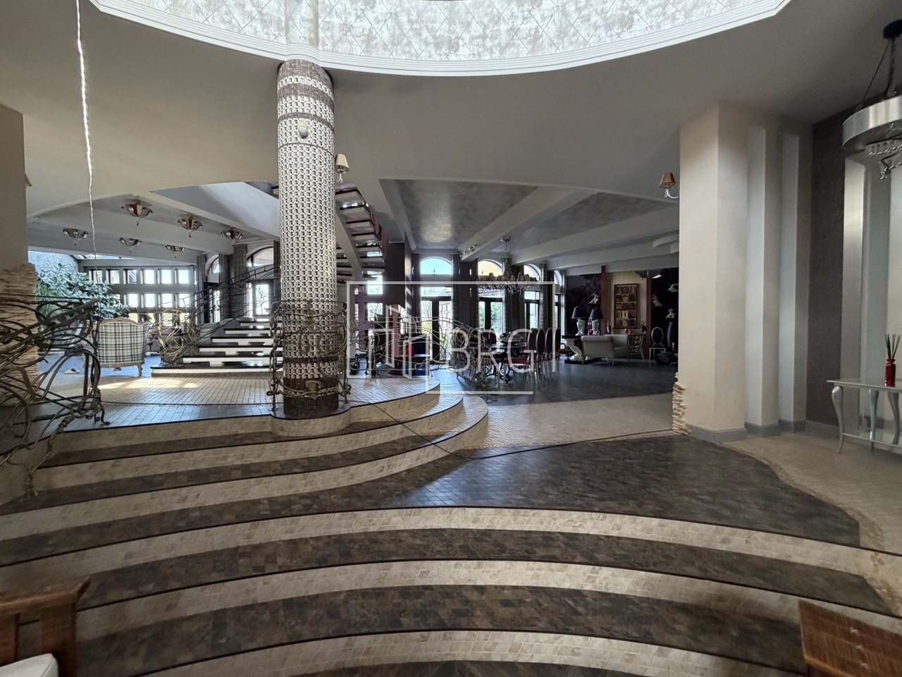 Дом 1500м КГ Тихая гавань с бассейном и выходом на Днепр. Київська обл