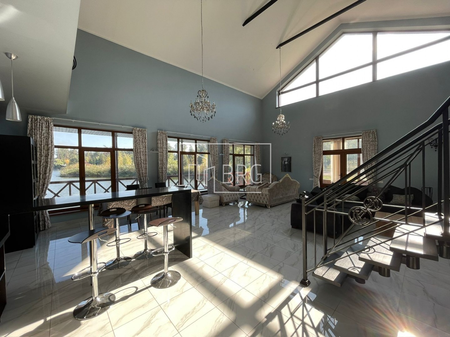 Дом 350м 130 соток с выходом на Стугну Таценки Конча-Заспа. Київська обл