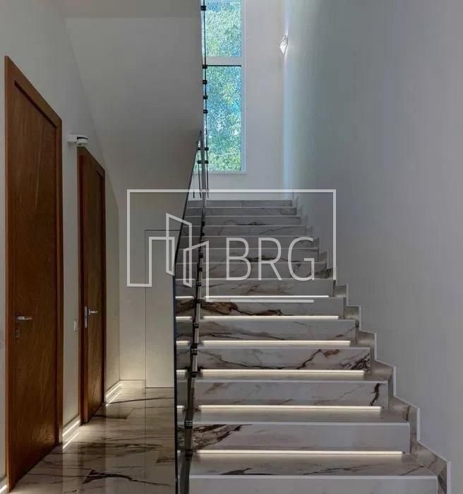 Новый дом с бассейном 360м КГ Монтана вилладж Козин. Киевская обл