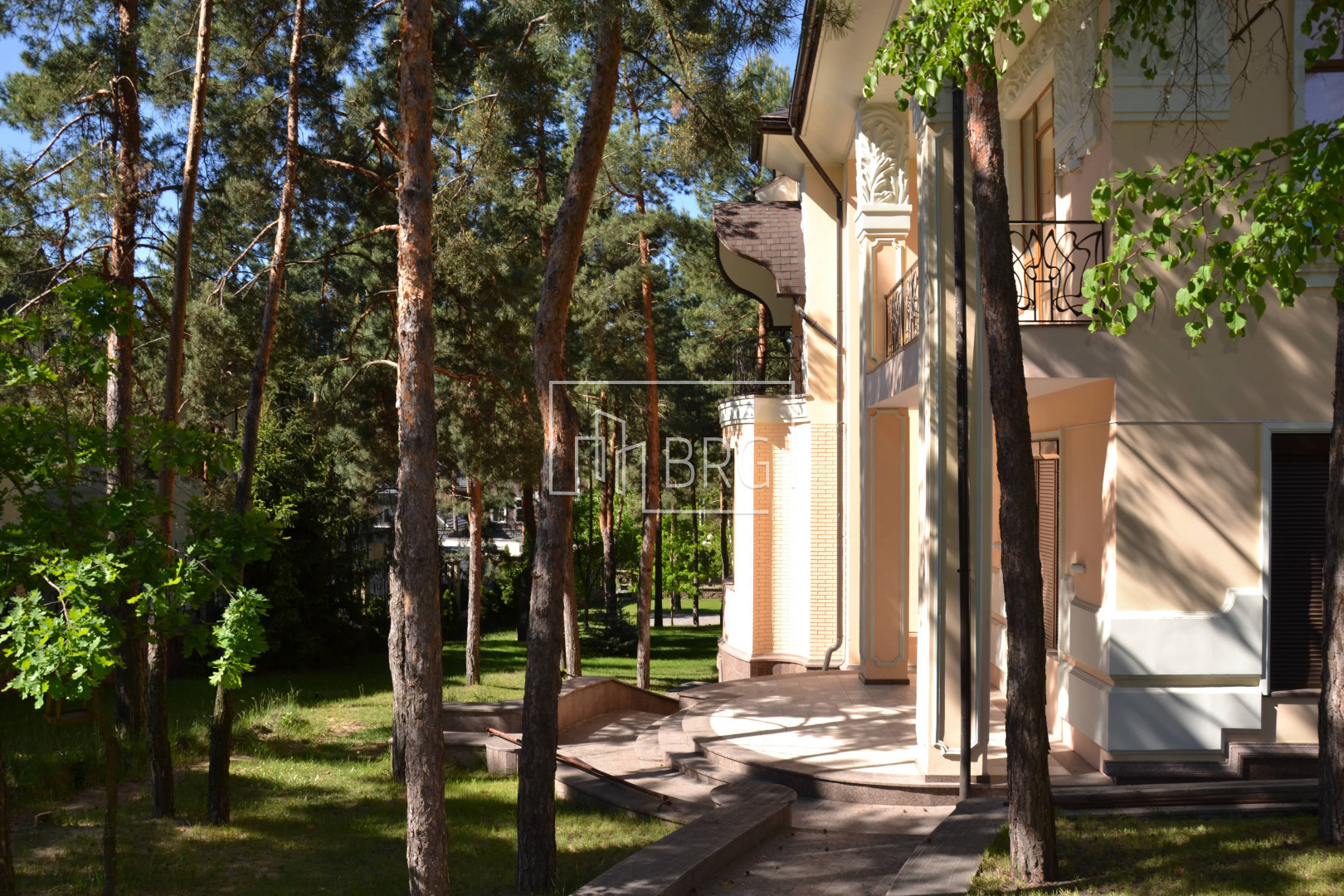 Дом КГ Сосновый бор 800м в сосновом лесу. Kiev region