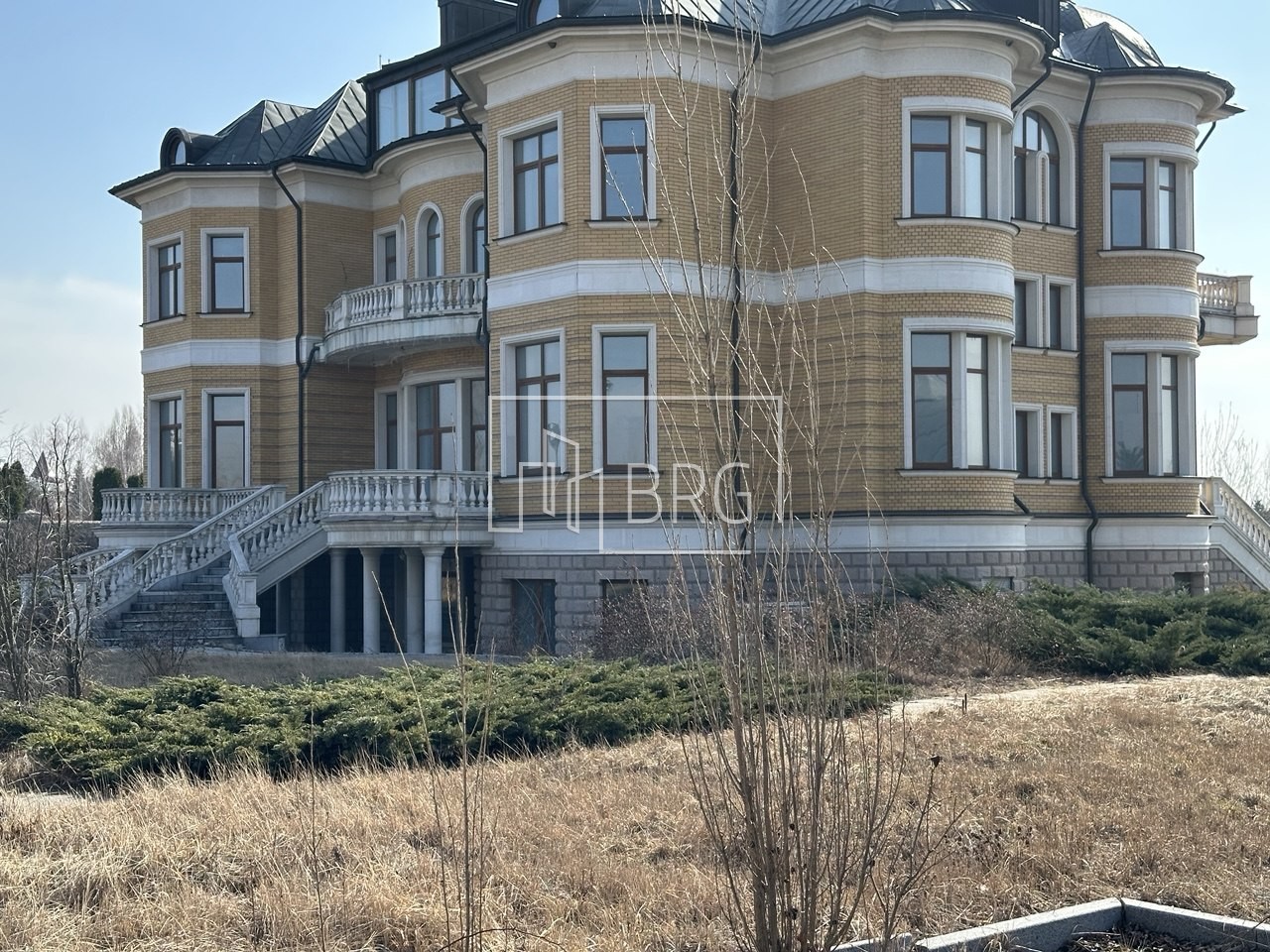 Особняк 1000м с выходом на Днепр коттеджный городок Дамба начало. Київська обл