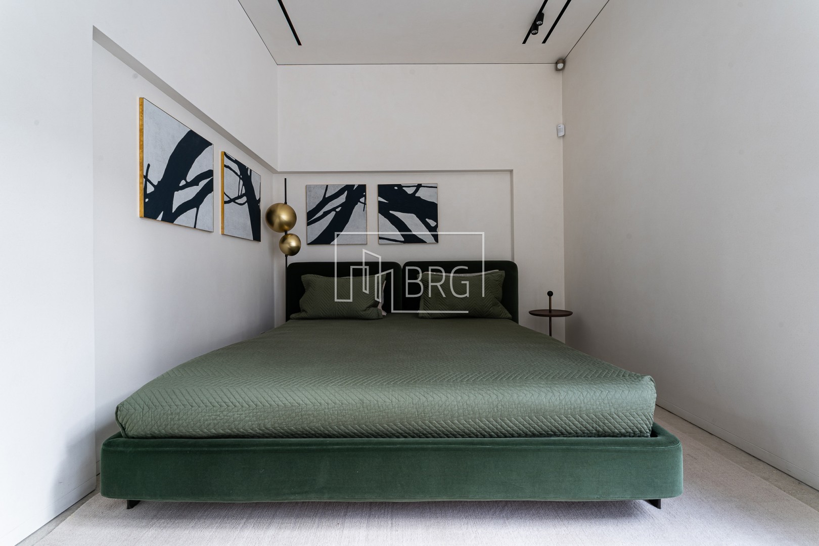 Дом 305м с бассейном Плюты Конча-Заспа. Киевская обл