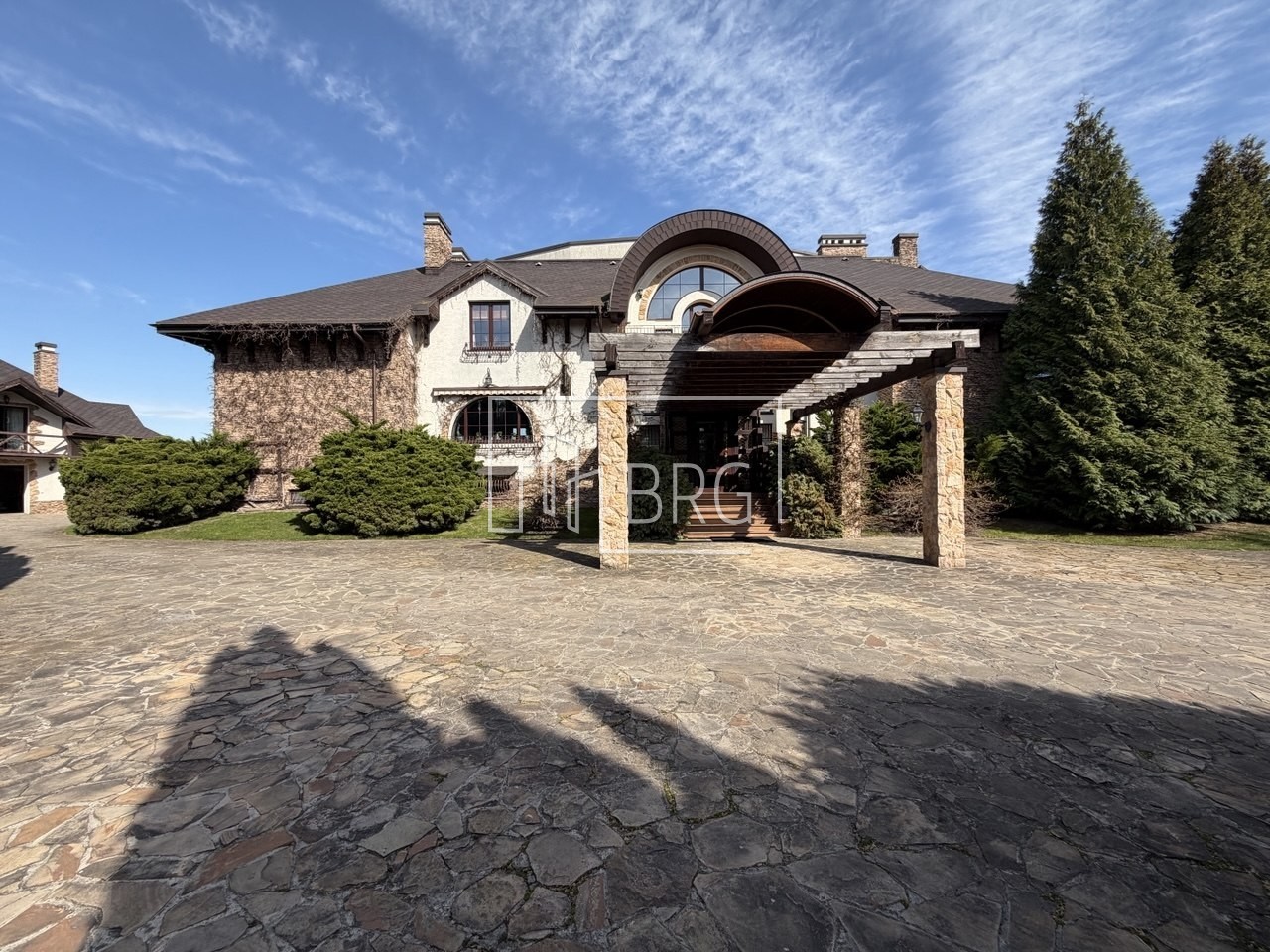 Дом 1500м КГ Тихая гавань с бассейном и выходом на Днепр. Київська обл