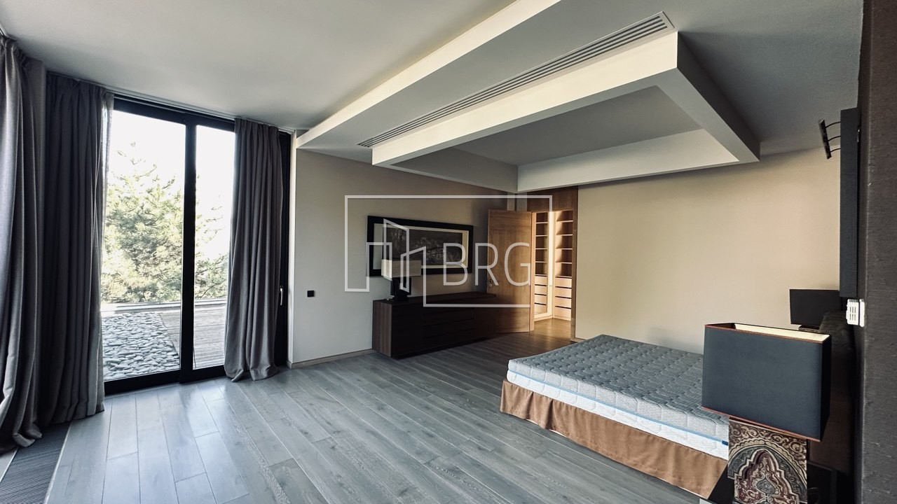 Дом 1100м с выходом на р.Стугну Таценки. Київська обл