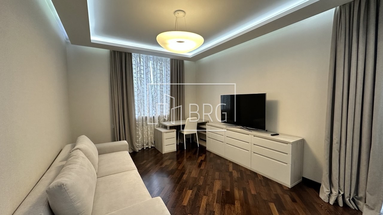 Дом 500м в КГ Днипрова хвыля Дамба. Киевская обл