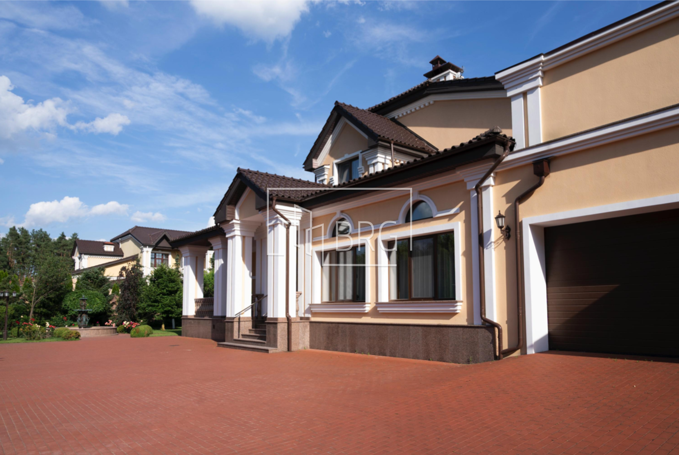 Дом 860м с красивым ландшафтом Подгорцы Новообуховская трасса. Kiev region