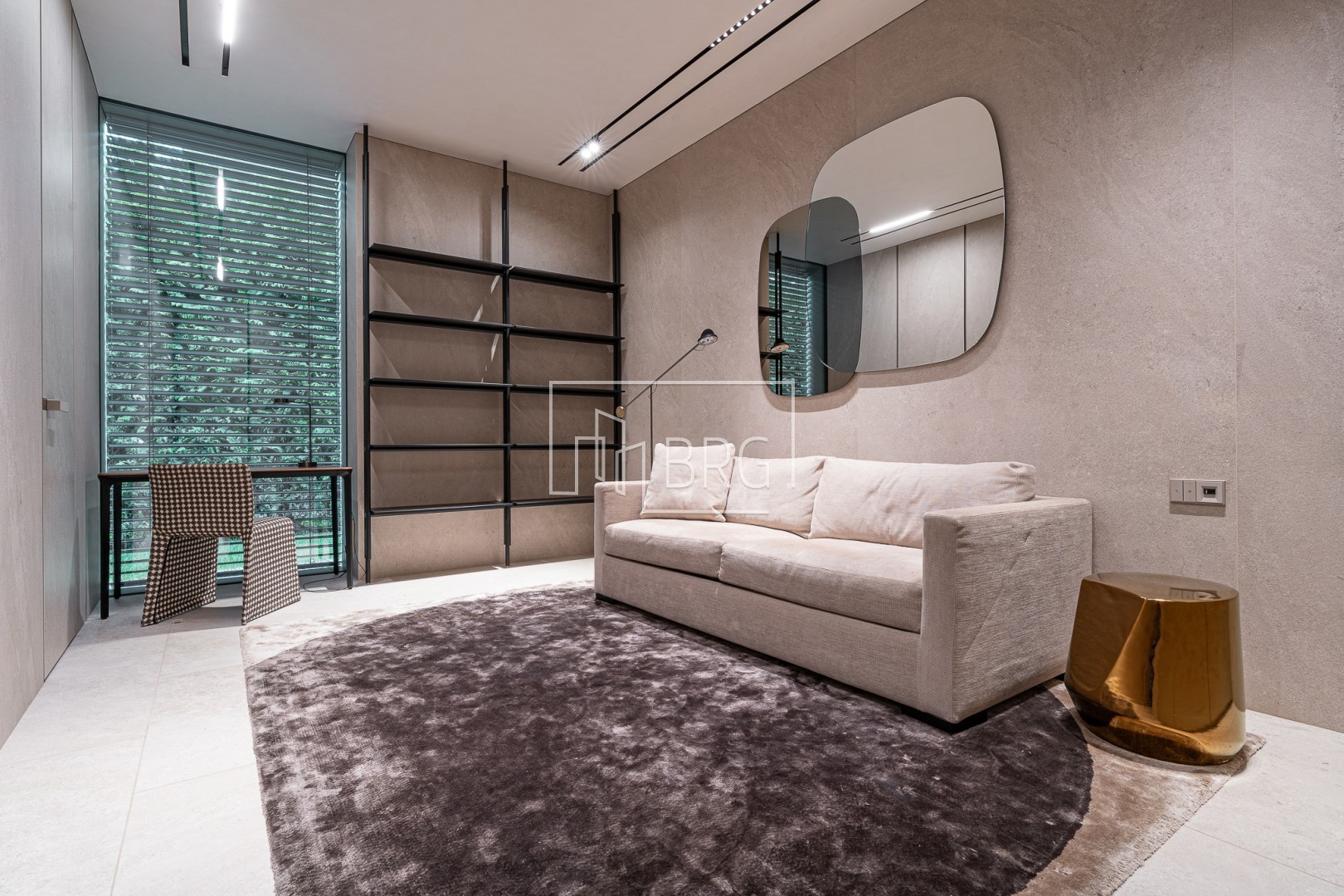 Дом 305м с бассейном Плюты Конча-Заспа. Киевская обл