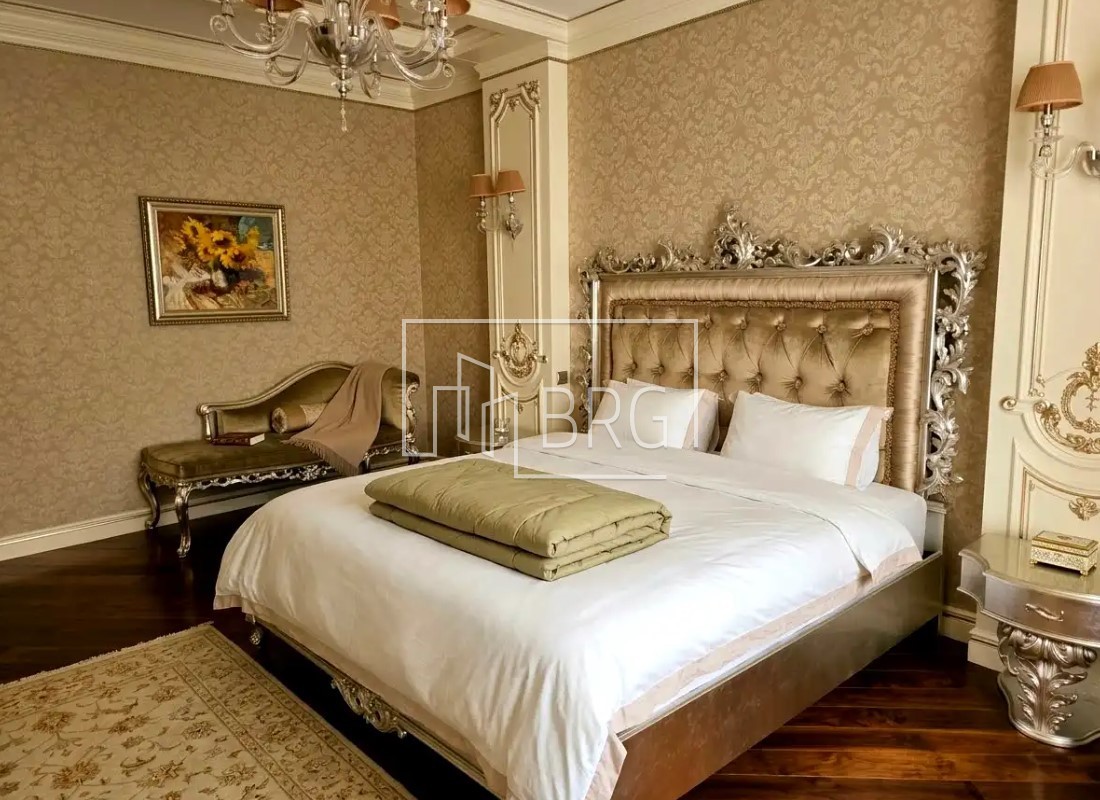 Продажа 3-х комнатной квартиры 190м возле Мариинского парка. Киев