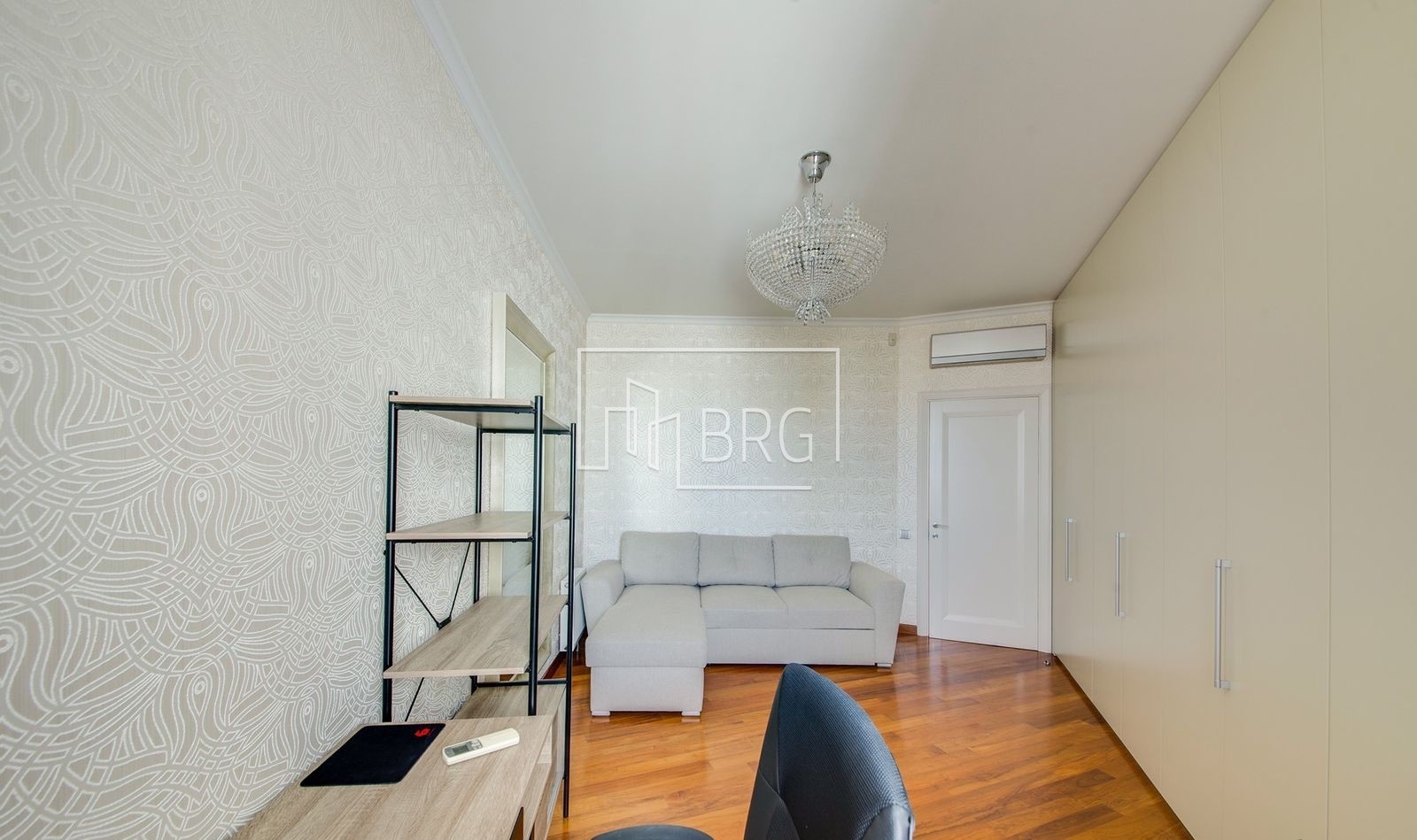 3 room apartment, Shevchenko district. Kiev