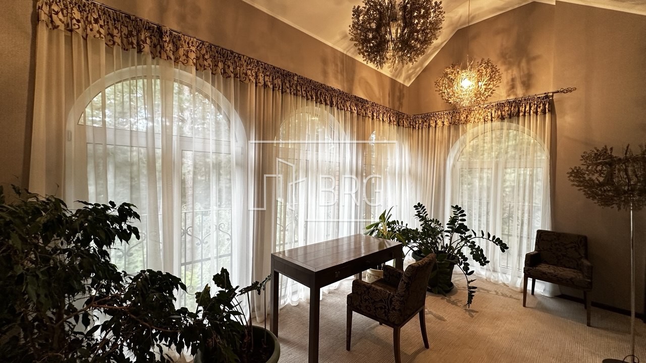 Дом 700м в сосновом лесу Пятихатки Козин. Київська обл