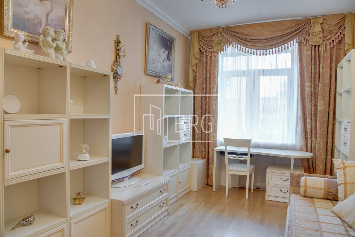 4 room apartment, Pechersk District. Kiev