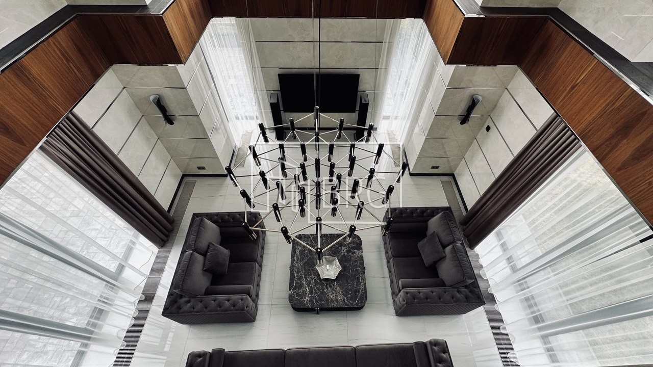 Современный дом 680м с бассейном в коттеджном городке Иванковичи. Київська обл