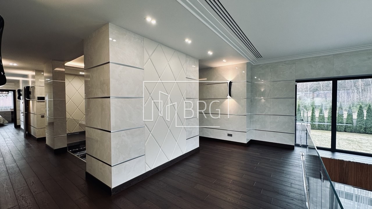 Современный дом 680м с бассейном в коттеджном городке Иванковичи. Київська обл