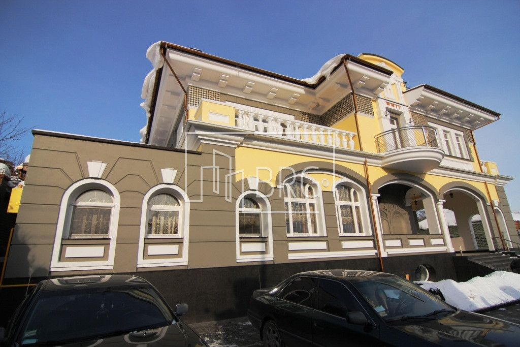 Дом 705м в центре Киева на Печерске. Киев