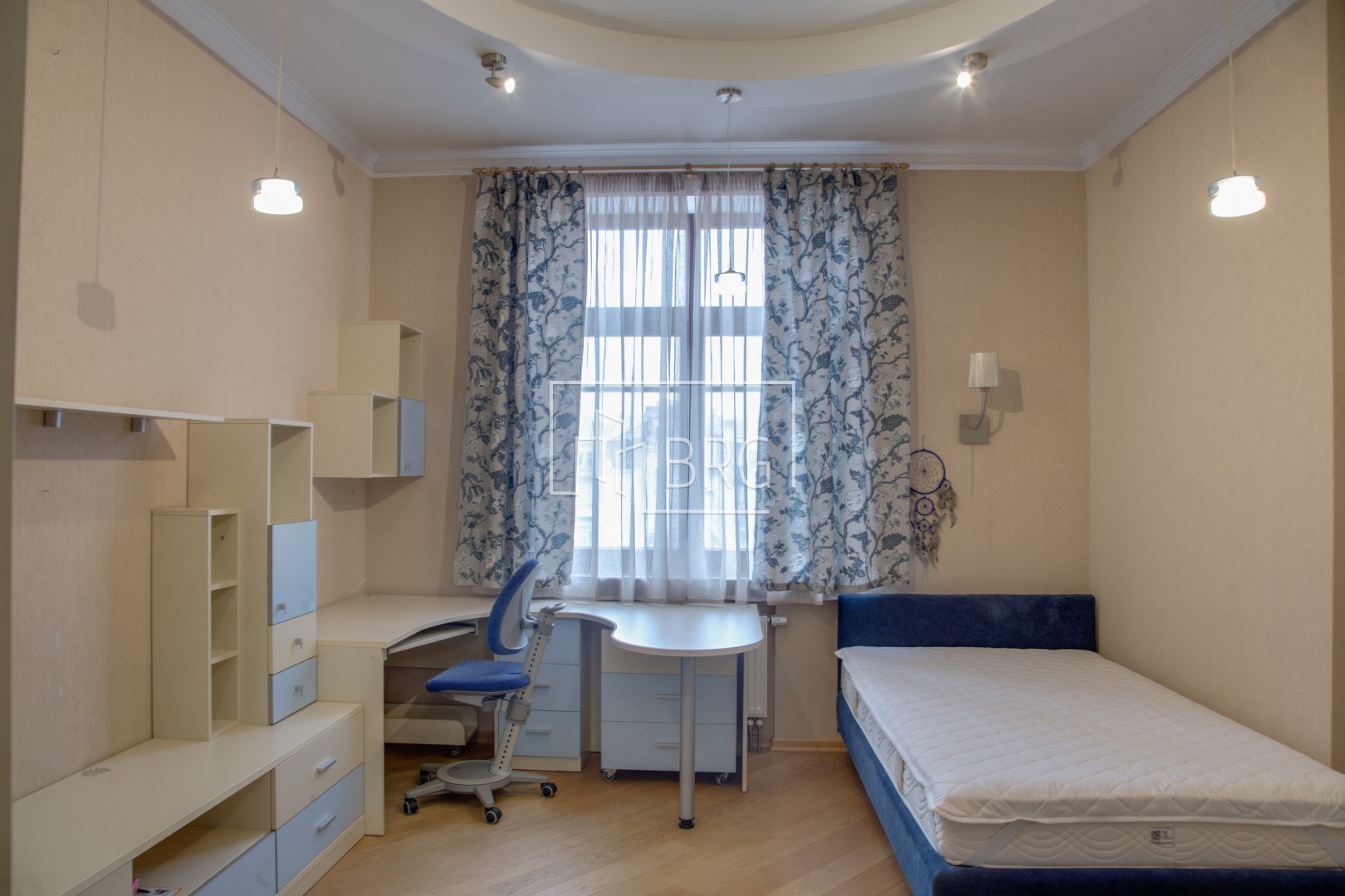 3 room apartment, Shevchenko district. Kiev