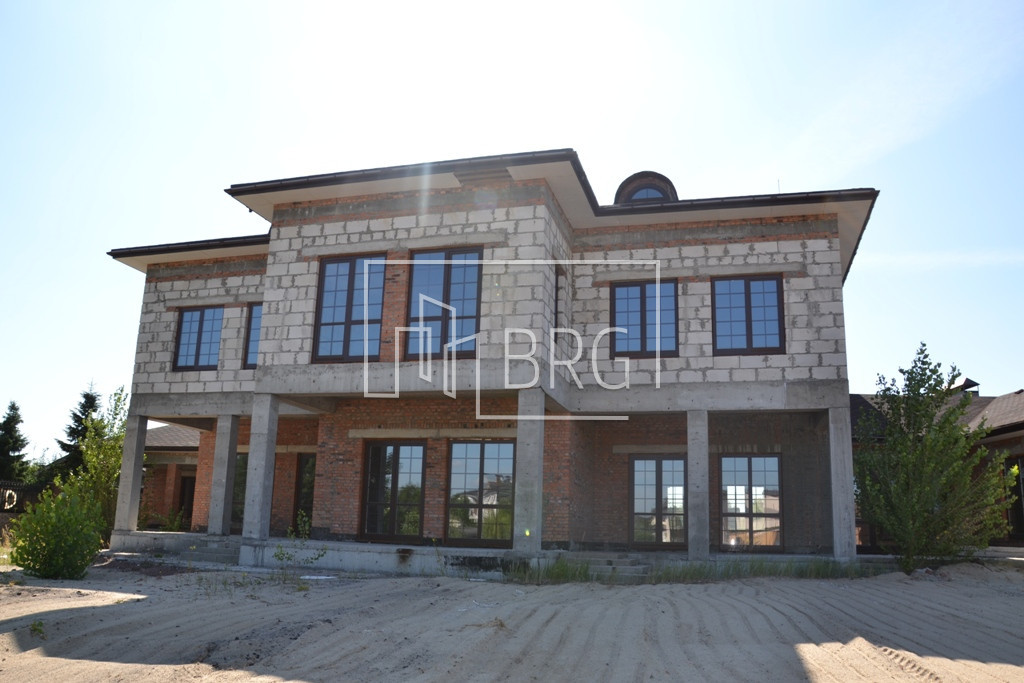 House 714m Dam 2 km with access to the Dnieper River. Kiev region
