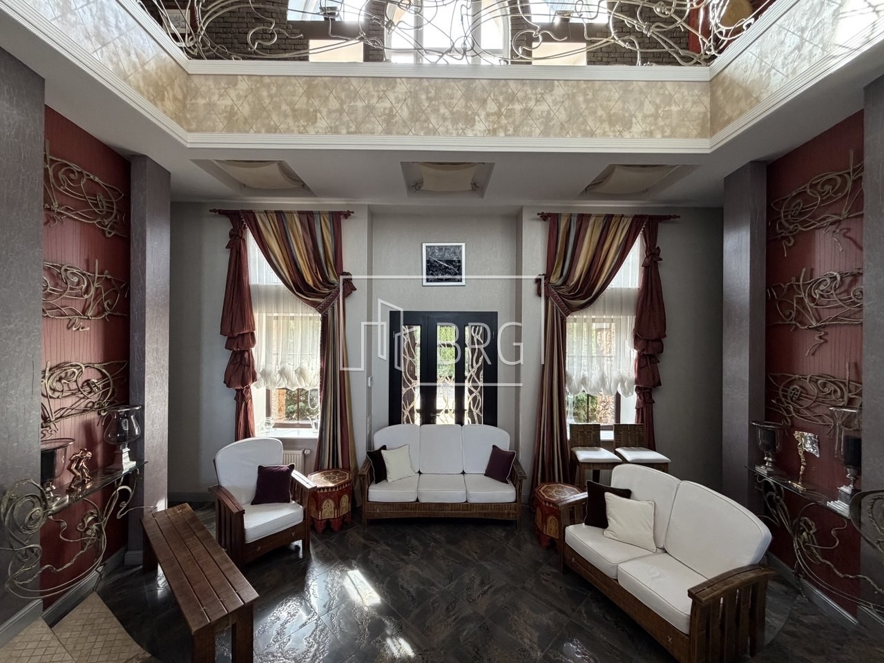 Дом 1500м КГ Тихая гавань с бассейном и выходом на Днепр. Київська обл