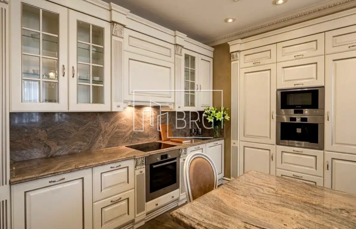 Продажа 3-х комнатной квартиры 190м возле Мариинского парка. Киев