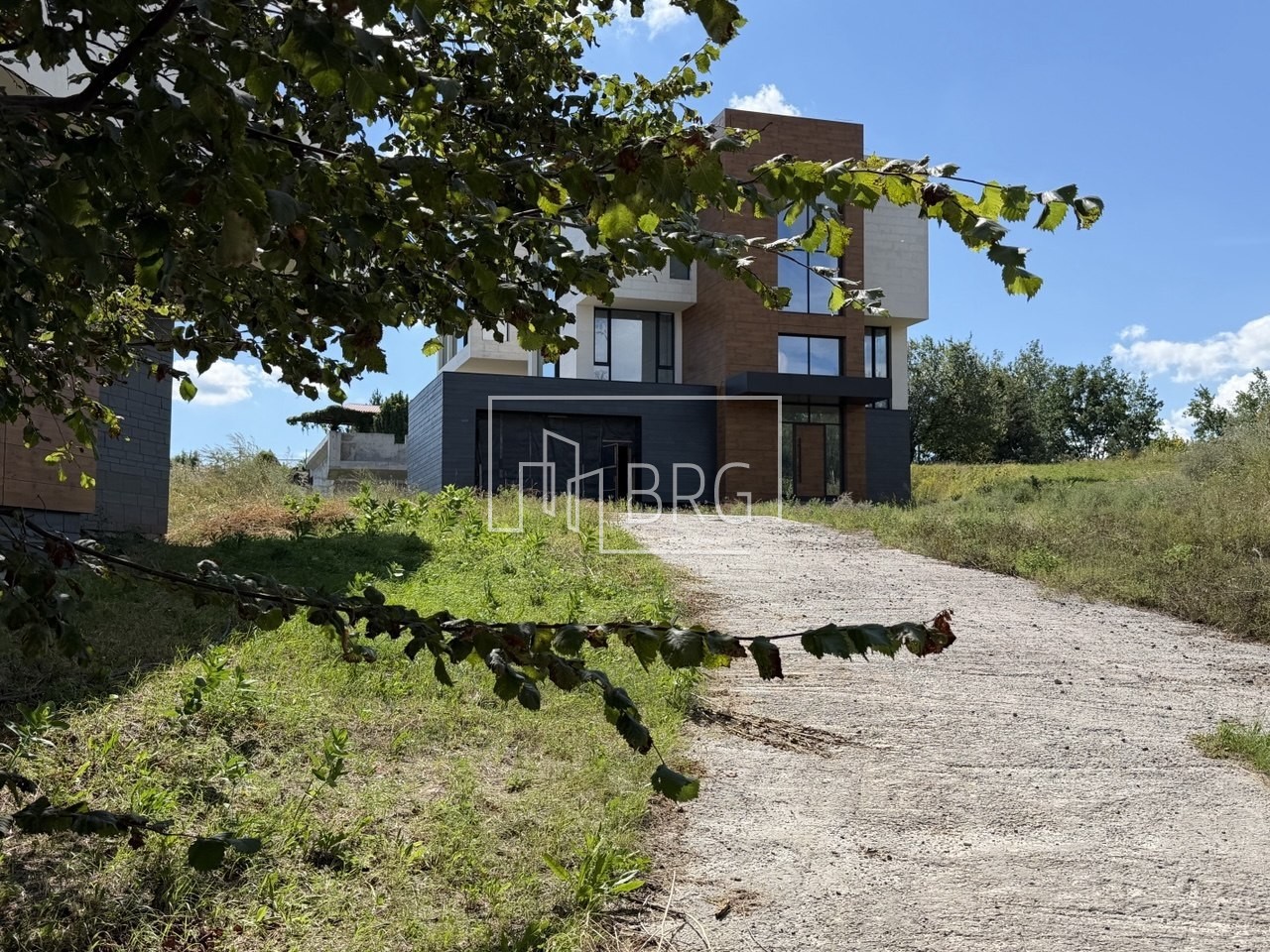 Новый современный дом 74 сотки с панорамным видом Лесники. Kiev region