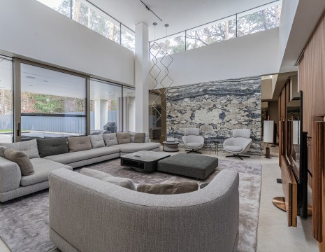 Дом 305м с бассейном Плюты Конча-Заспа. Киевская обл