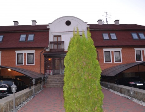 Дом 240 м2 в пгт Козин, Обуховский район. Киевская обл