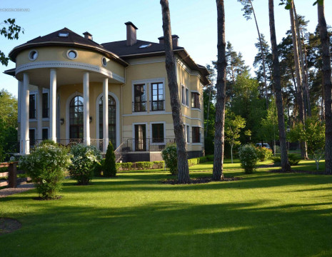House 658m with a pond on the territory in Romankov. Kiev region